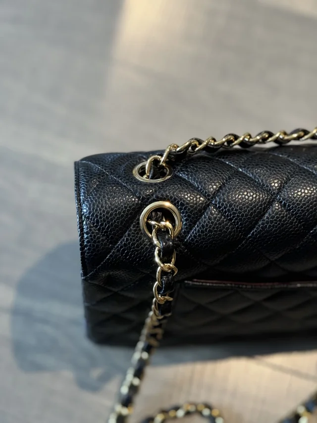 Close-up-of-a-side-worn-leather-chain