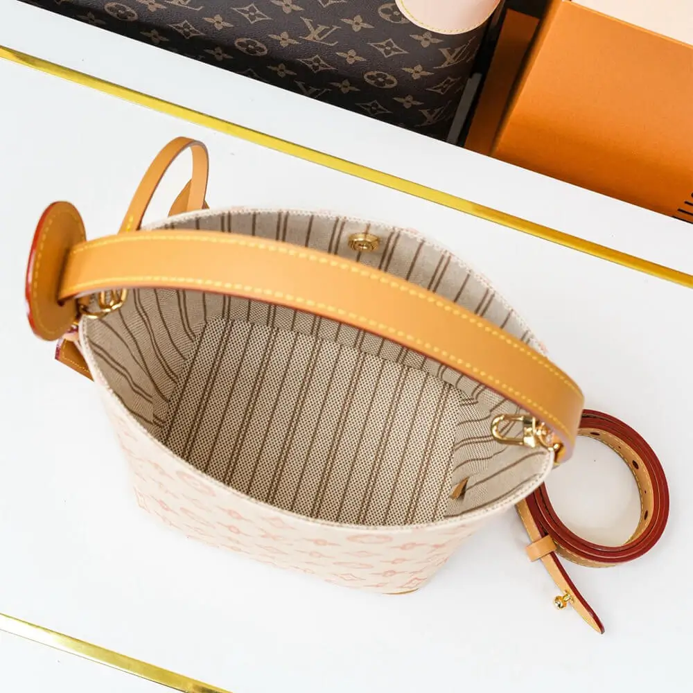 Photos of the Interior of an LV Replica Bag